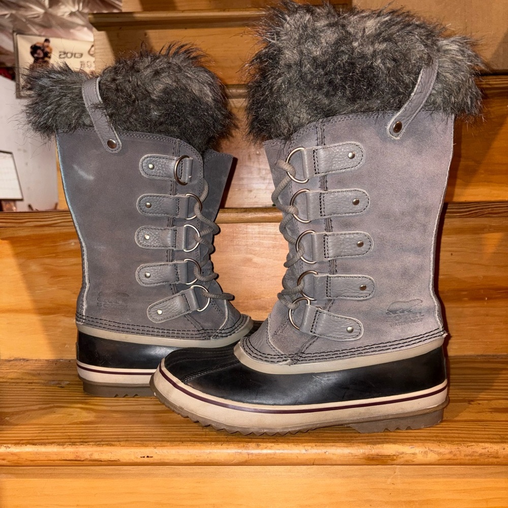 Sorel Women's Charcoal and Black Winter Boots